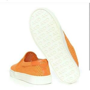 Brand new AKID LIV in Orange Mesh